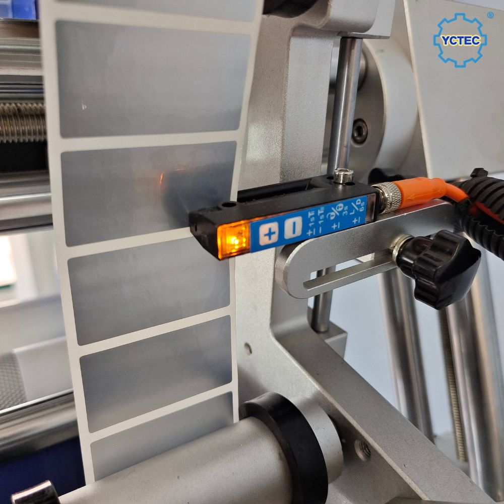 YCT-114 Tabletop Automatic Plane Labeling Machine (4).jpg