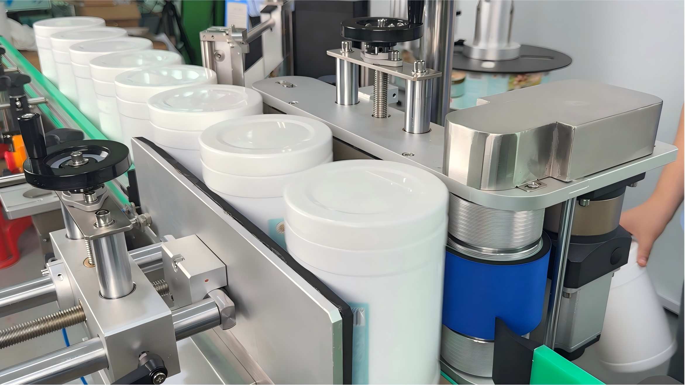 Salad Dressing Round Container Wrap-Around Labeling Case | YCT-60H by YCT Machinery