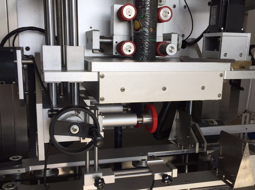 YCT-100 Automatic Shrink Sleeve Labeling Machine (3).jpg